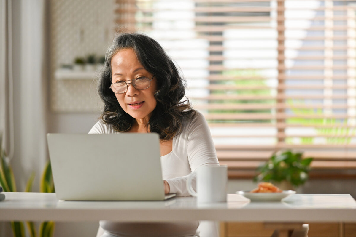Medicare, Medicare summary notices, MSNs, older woman on computer